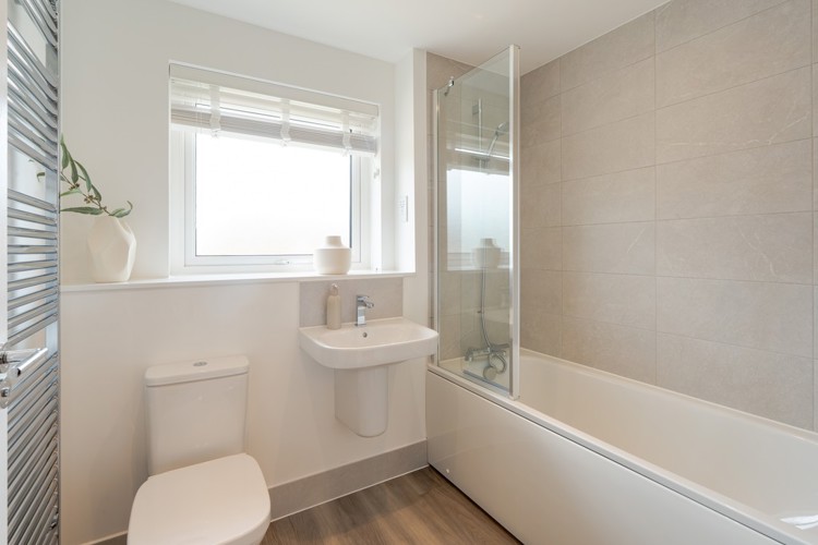 Bayberry house type bathroom, 2 bedroom house for sale in Bicester