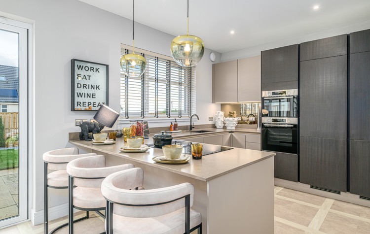 Vb5396215 20250227 Cala Homes Cornhill Village Lewis Kitchen Family 004 3200X2027