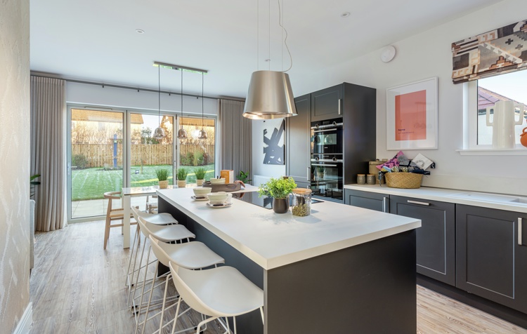 Vb2119068 20221214 Cala Homes Saltcoats Grange The Gordon Family Dining Kitchen 001