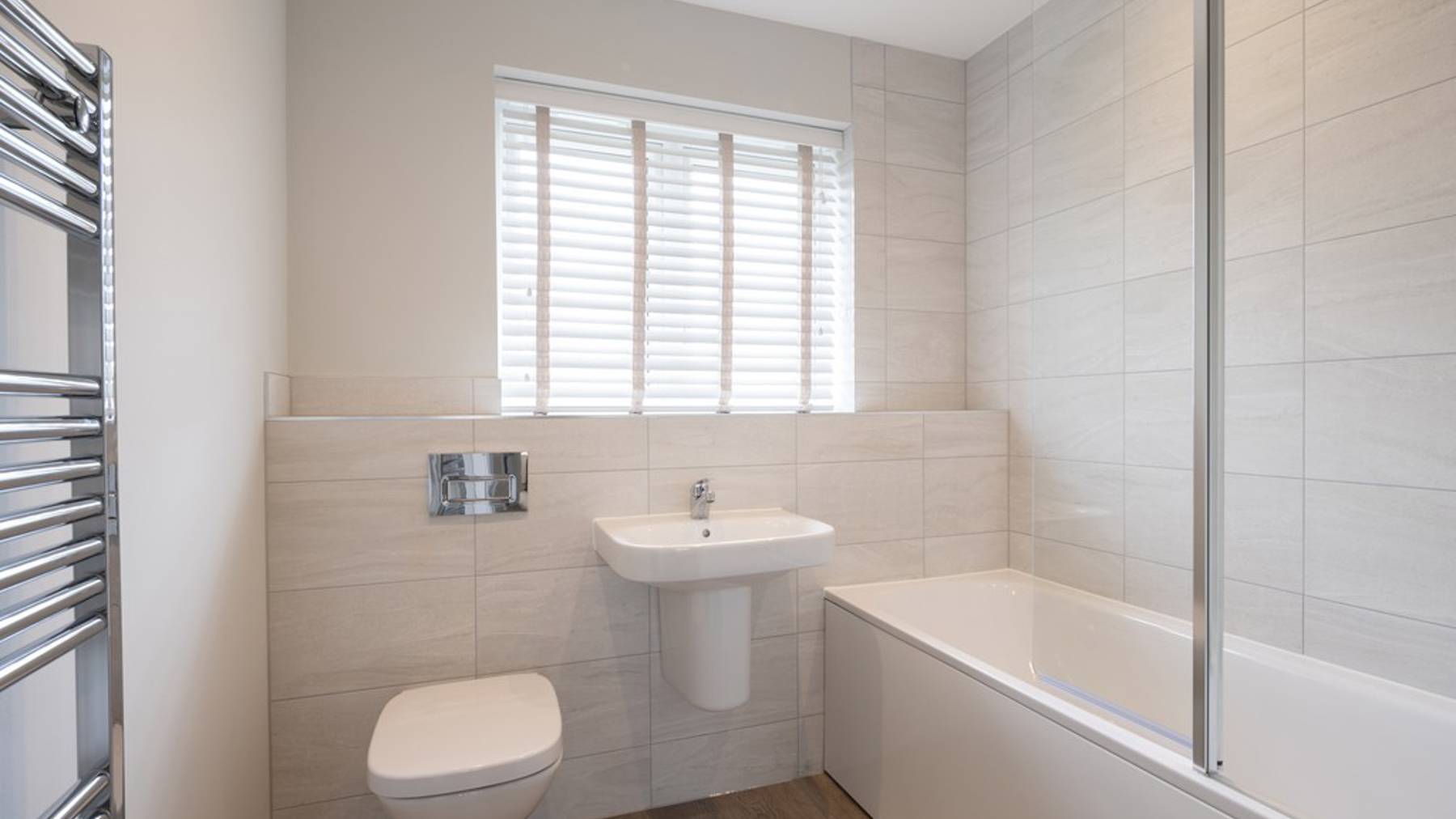 Ingatestone Grove - The Foxglove bathroom