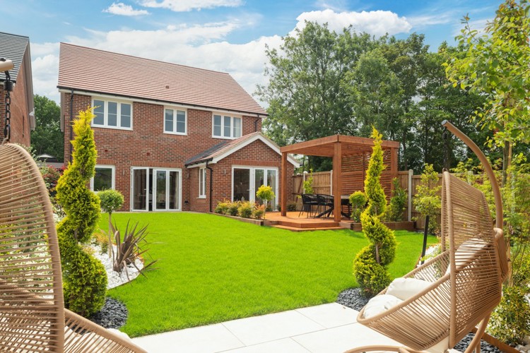 Garden in detached houses for sale in potters bar