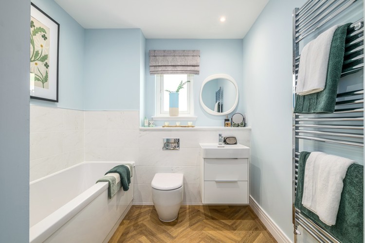5 bedroom home for sale | family bathroom | Cala Homes 
