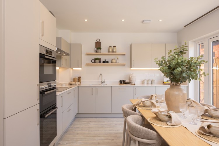 Pine house type kitchen, 4 bedroom house for sale in Bicester
