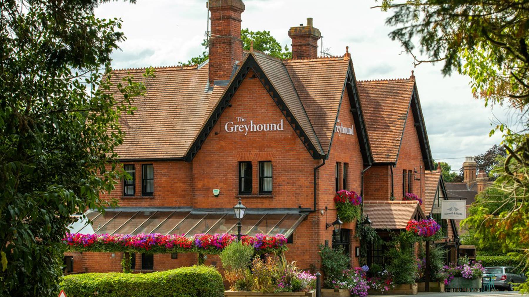 Local area photography for houses for sale in Finchampstead