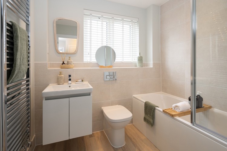 Bathroom in 4 bedroom houses for sale kings langley
