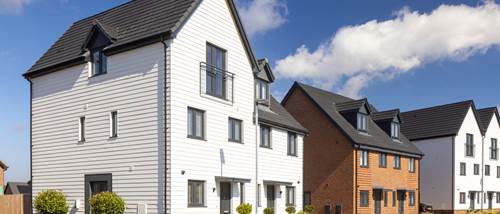Houses for sale in Crowthorne. New build apartments and houses in Berkshire