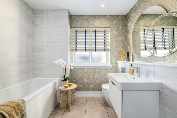 Vb5396162 20250227 Cala Homes Cornhill Village Lewis Bathroom 002 3200X2133