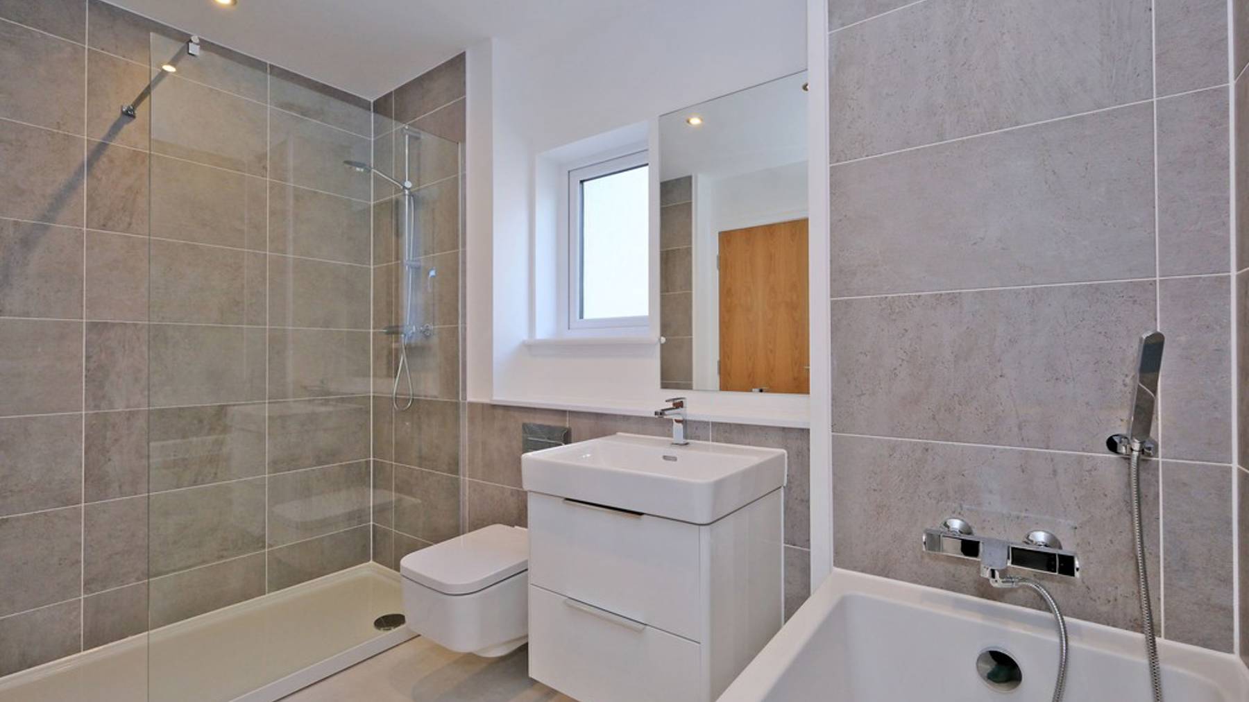 Plot 147_Southbank_bathroom