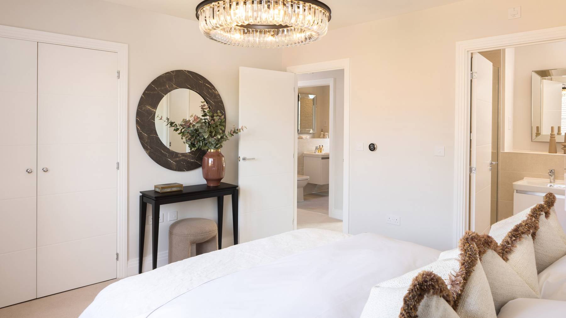 Bedroom of house for sale in Basingstoke