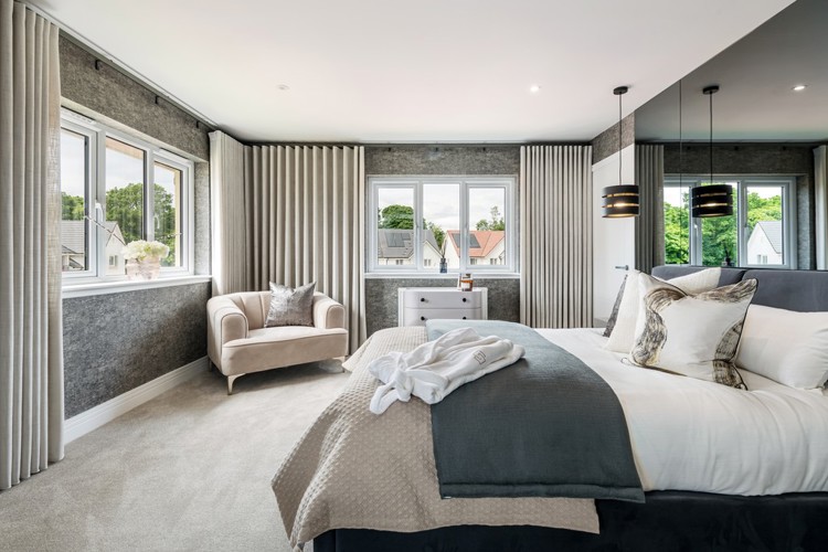 5 bedroom showhome | principal bedroom with deeper corner wardrobe and en suite