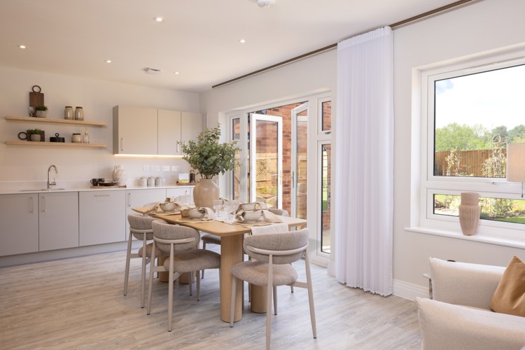 Pine house type kitchen, 4 bedroom house for sale in Bicester