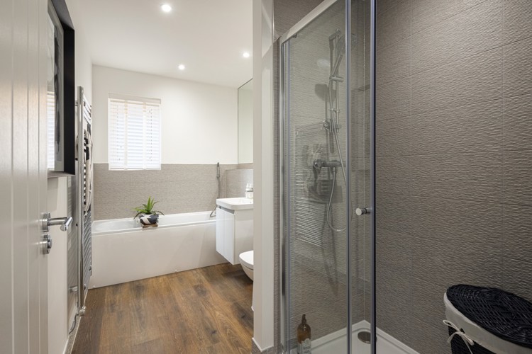 Cala At Himley Village Bicester Sycamore Bathroom (1)