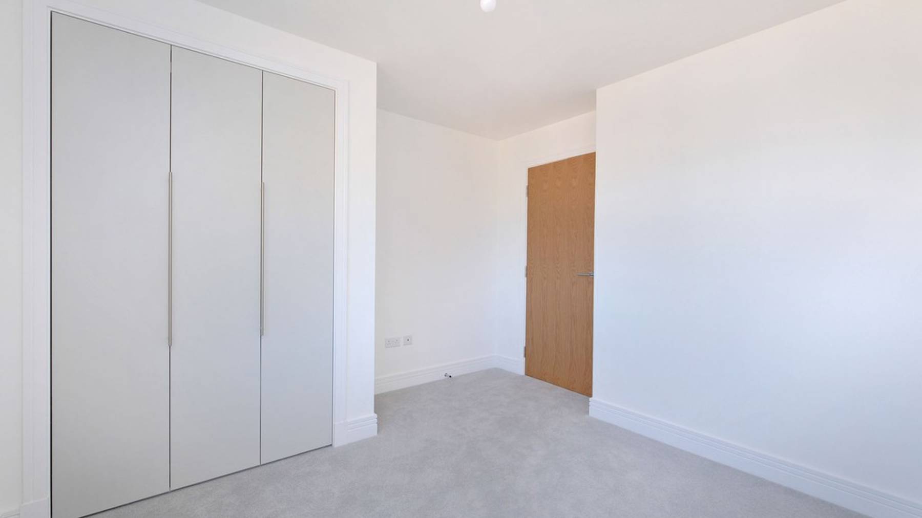 Bedroom with wardrobes 