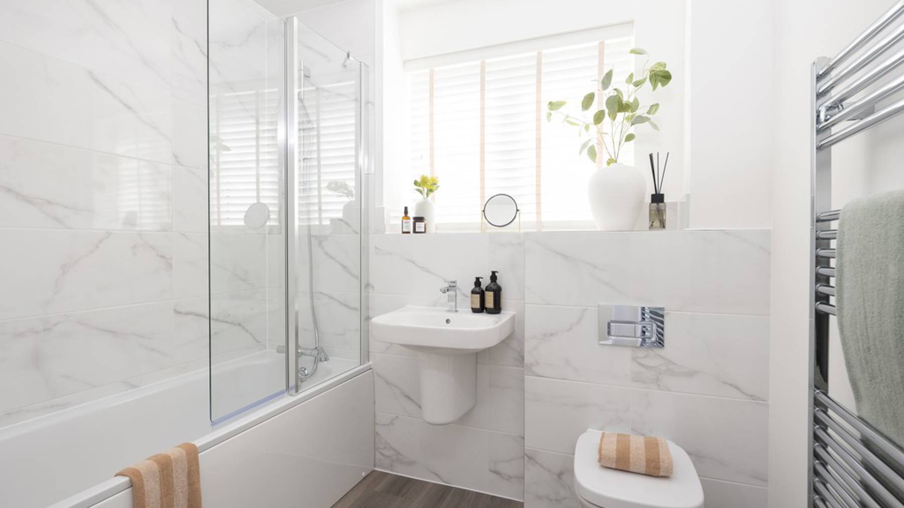 Burwell Apartments SF 1 Bed Netherhall Bathroom