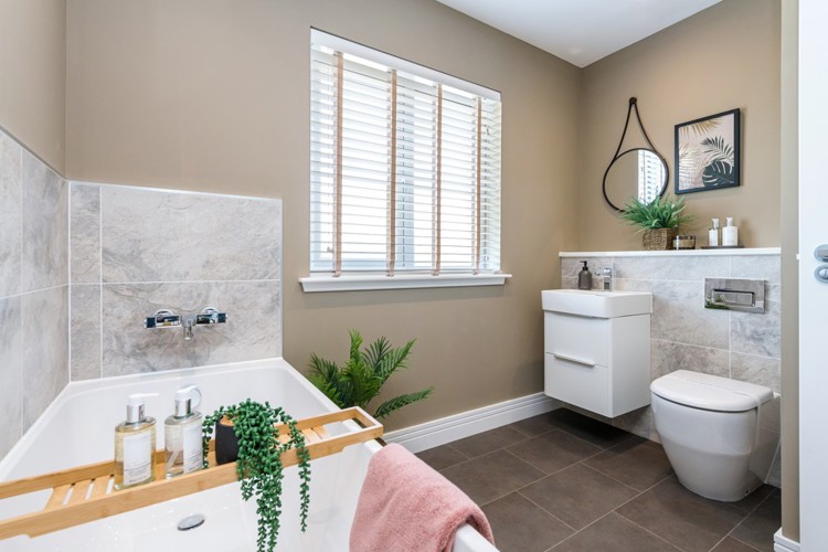 4 bedroom showhome | Generous bathroom