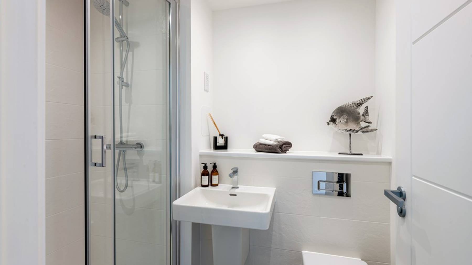 Pinewood Staggs Farm bathroom