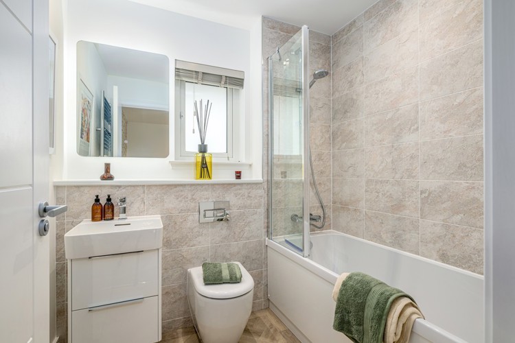 3 bedroom showhome | family bathroom with bathtub 