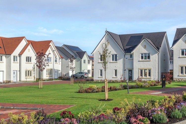 Vb5266395 20241007 Cala Homes Calderwood Exterior Street Scene 007 1024X683
