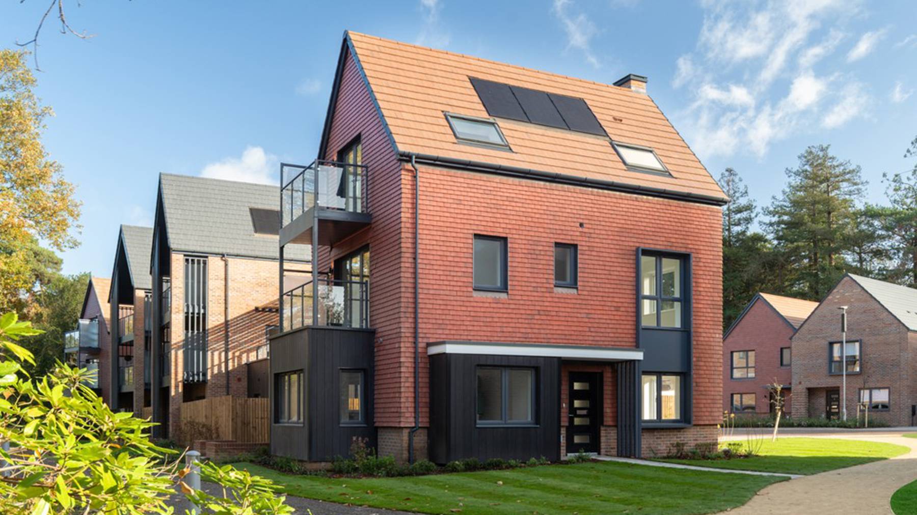 Photography of 4 bedroom houses for sale in Weybridge