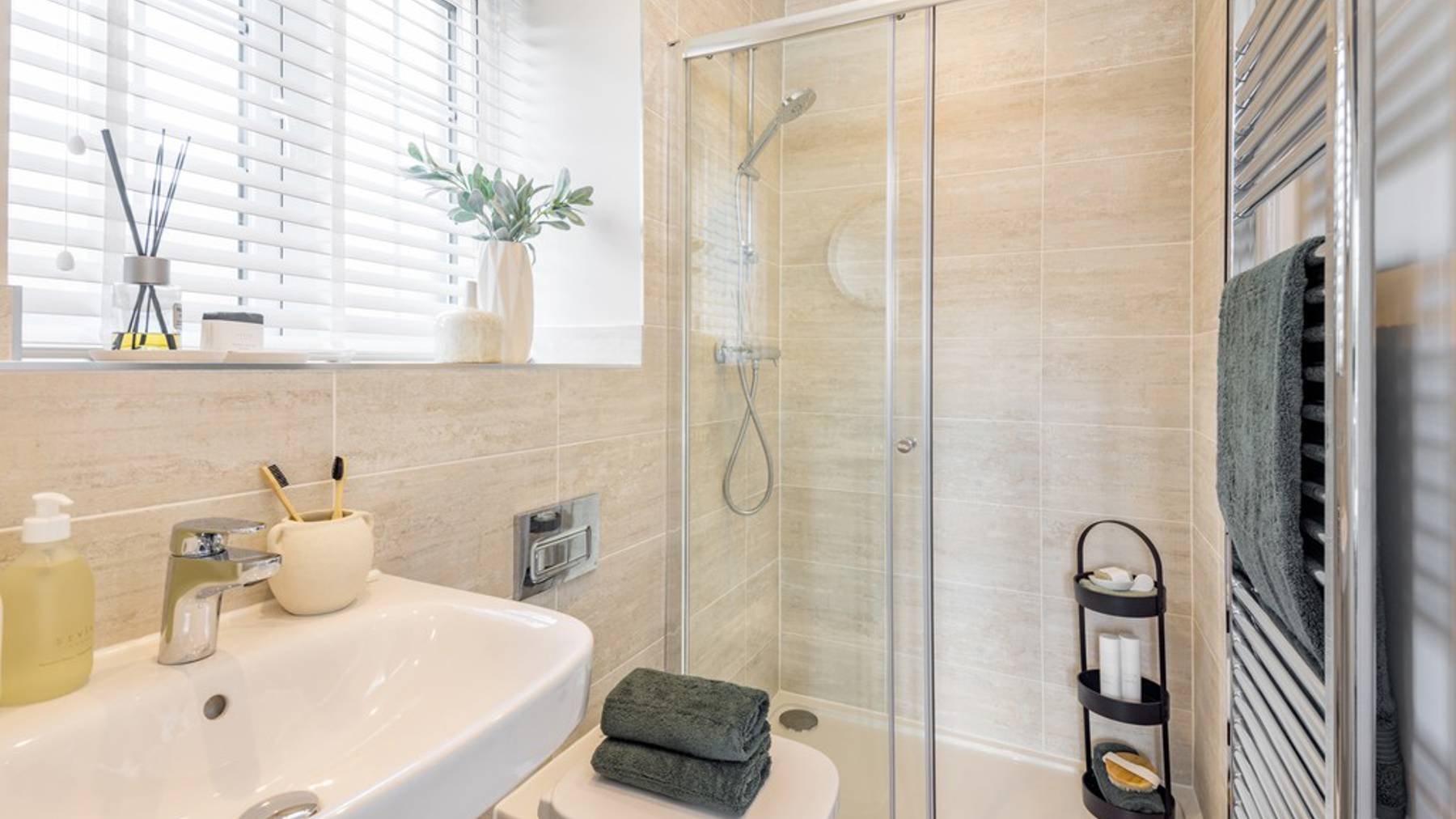 The Rowan | Ensuite | Knightwood Chase
