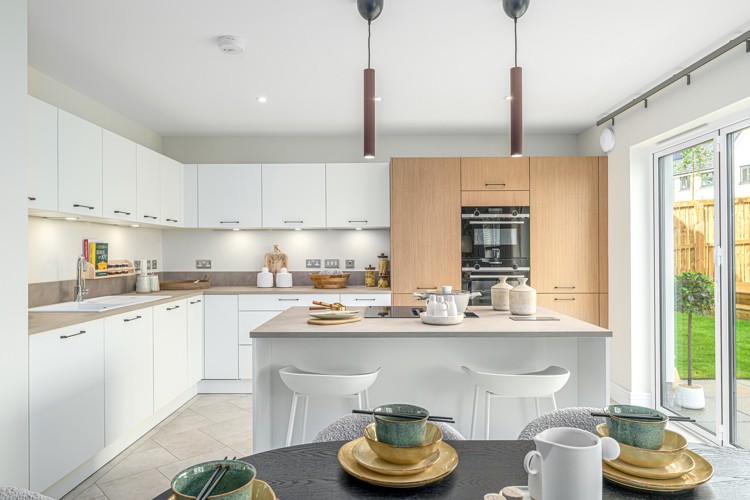 Vb5548593 20250912 Cala Homes Cedar Brae Crichton Kitchen Family Dining 003 3200X2133