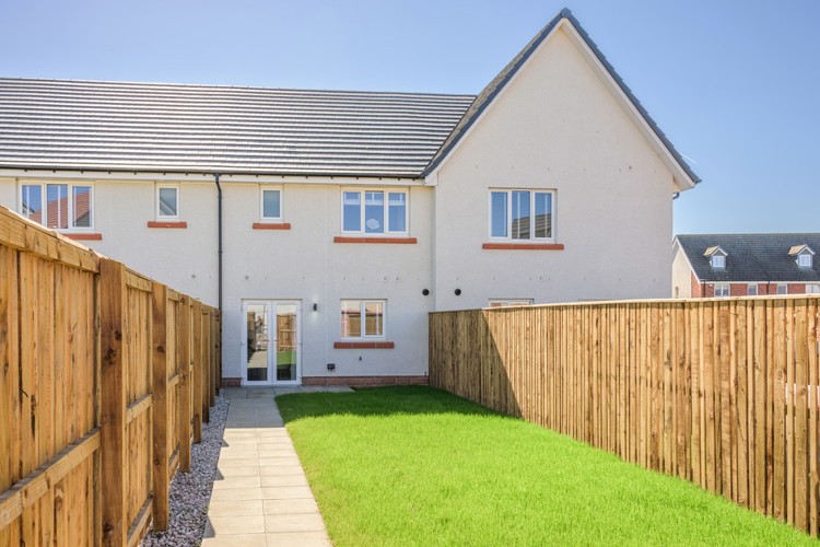 Millgate Lawns | showhome exterior | 3, 4 & 5 bedroom homes for sale in Winchburgh