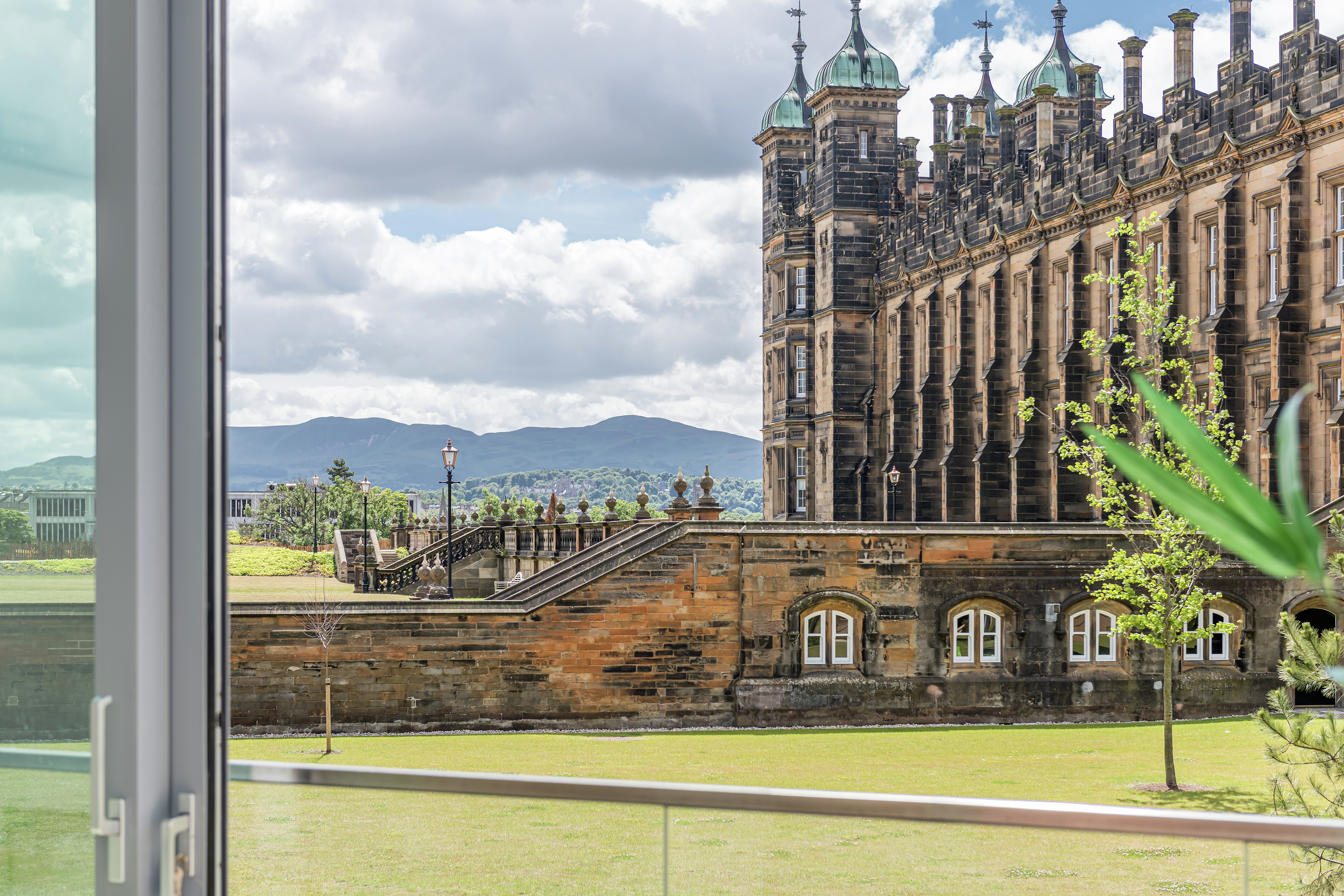 The Crescent at Donaldson's Homes in Edinburgh Cala Homes