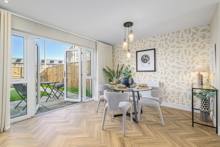 4 bedroom townhouse for sale | dining area with french doors to the rear garden and patio