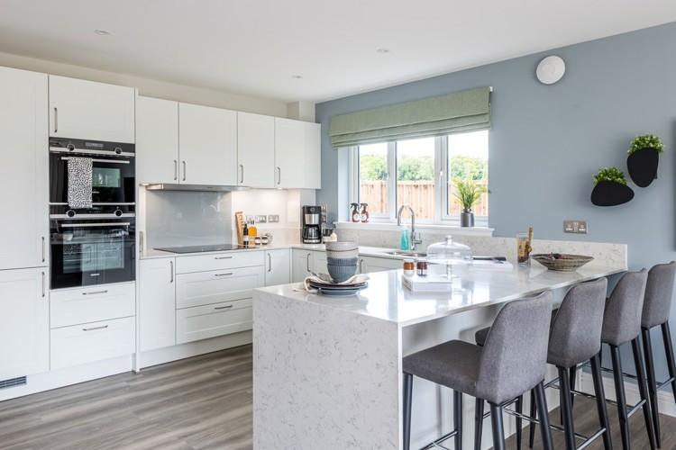 5 bedroom showhome | kitchen with breakfast bar
