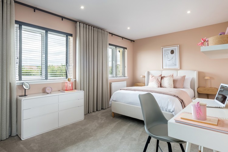 5 bedroom showhome | bedroom with fitted wardrobes and soft neutral décor
