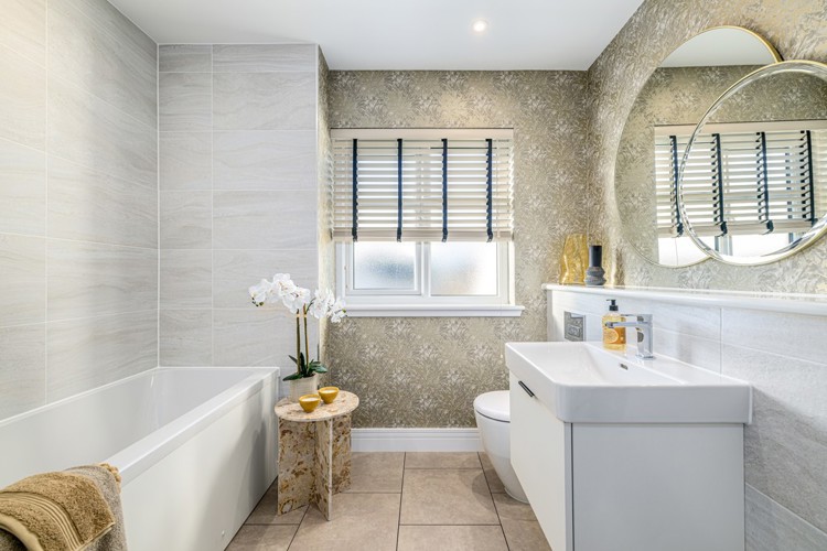 The Lewis | Family Bathroom