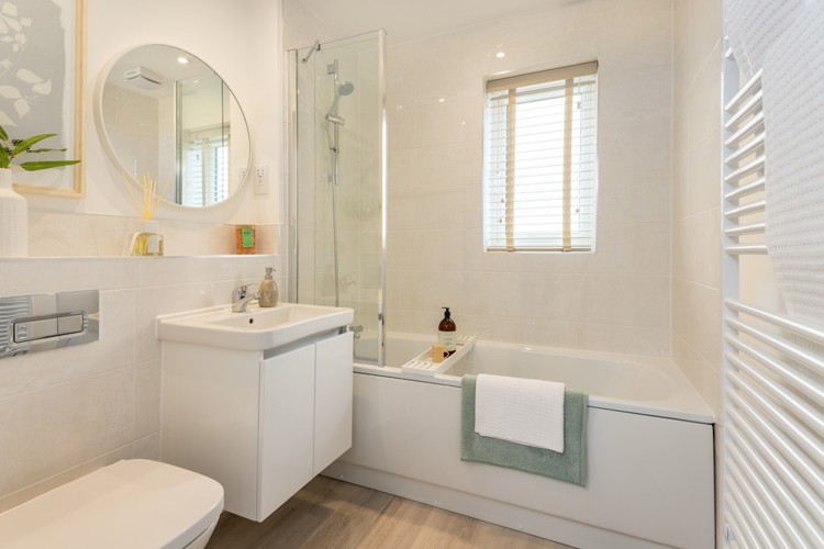 Bathroom in 3 bedroom houses for sale kings langley