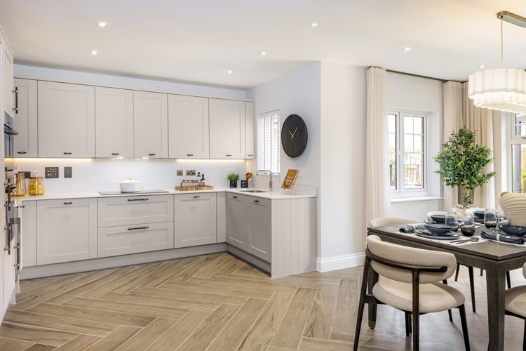 Kitchen & Dining