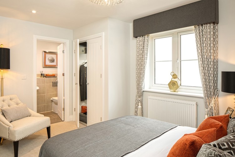 The Himscot_Bedroom1 with ensuite&wardrobe_Ufford Chase, Great Bentley