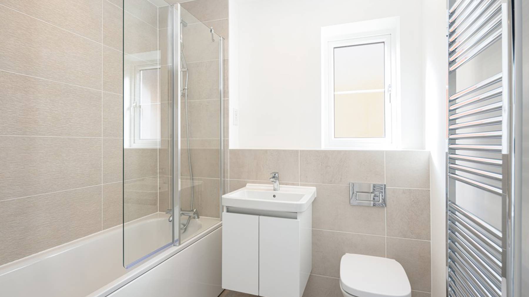 The Orpine Custom 2, Samuel Gardens, Bathroom