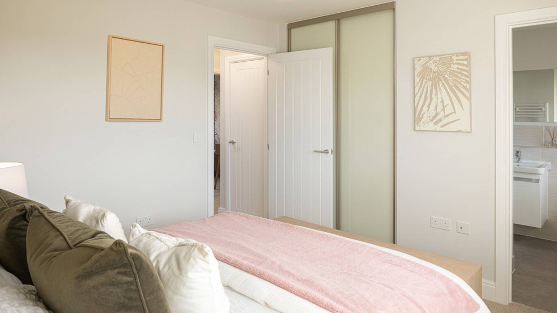 Chestnut Bedroom (1)