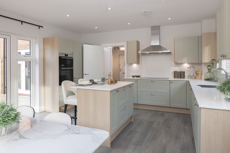 Kitchen & Dining