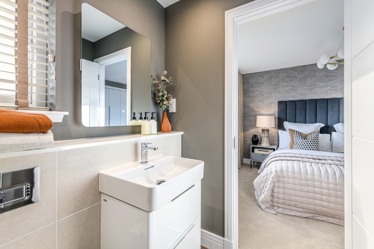 4 bedroom showhome | principal bedroom with en suite and fitted wardrobes