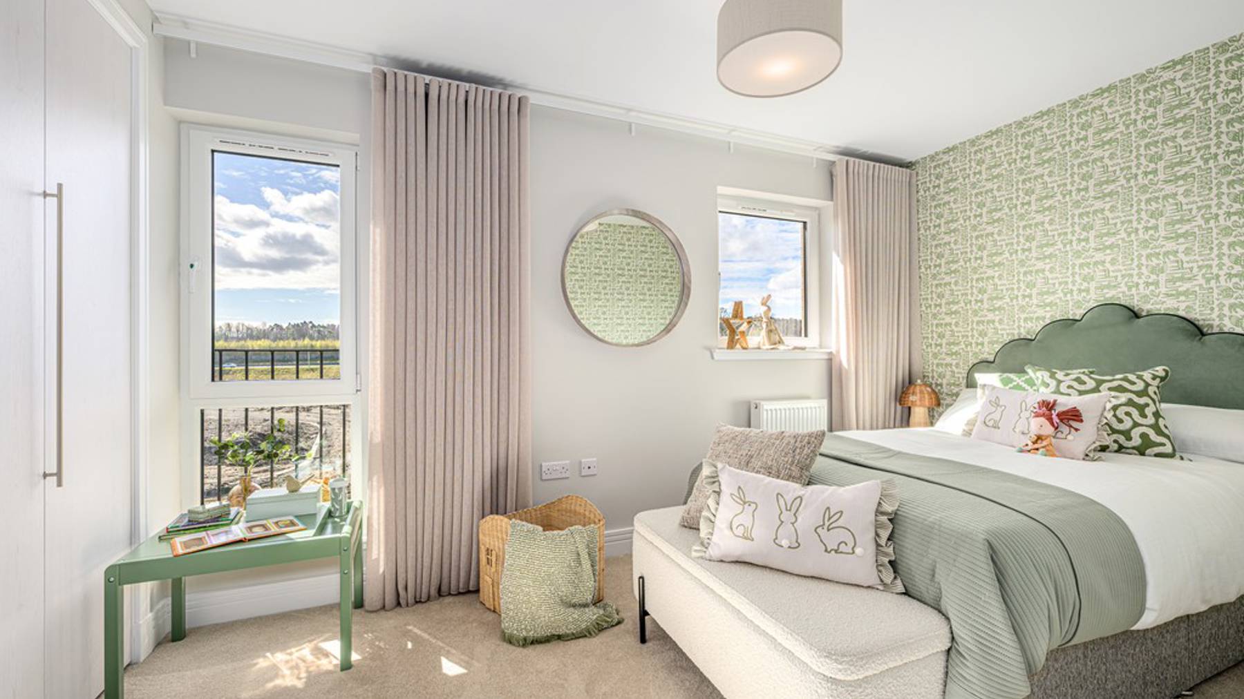 4 bedroom townhouse for sale | bedroom with bi-fold wardrobes 