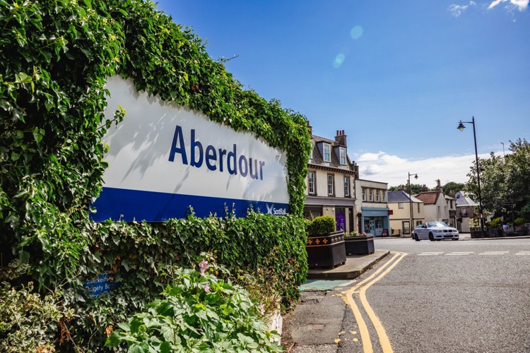 Aberdour Train Station | 3, 4 & 5 bed homes in Aberdour 