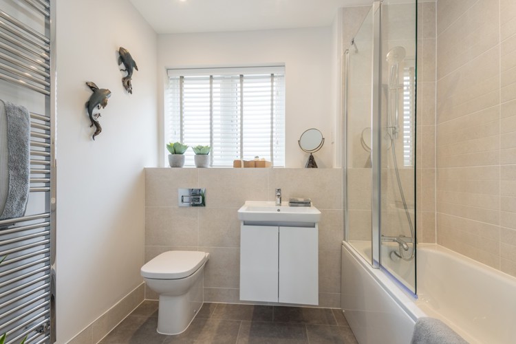 The Rowan, Samuel Gardens Bathroom