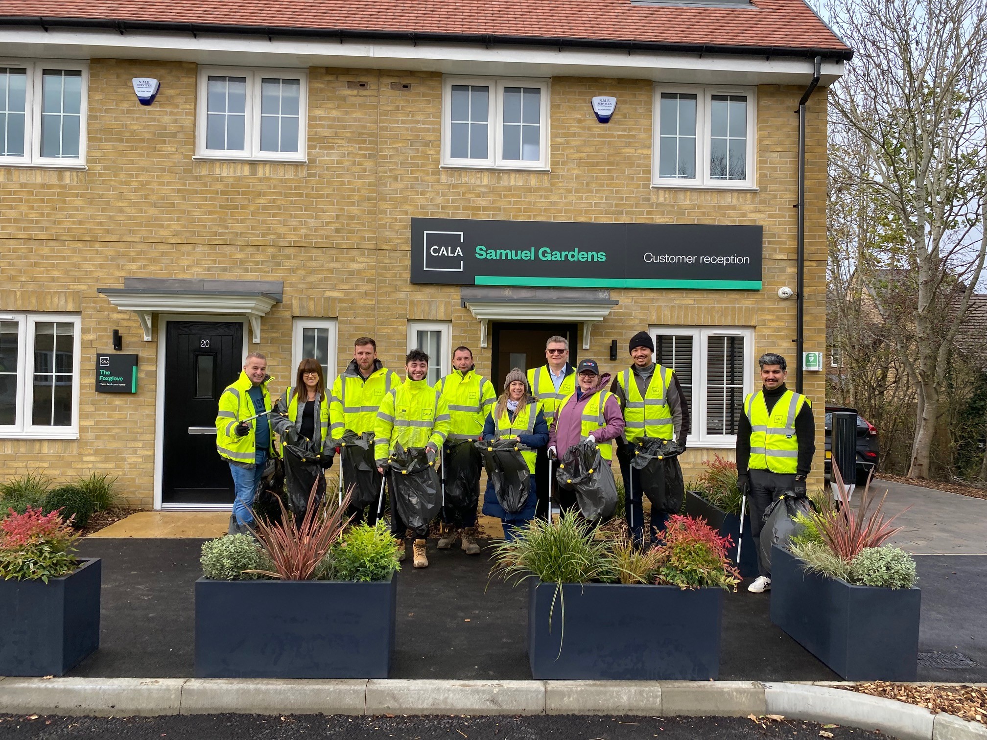 Community litter pick at Samuel Gardens